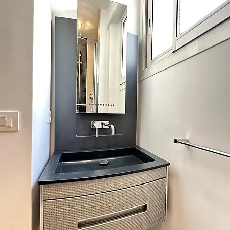 2 Bedrooms With View * カンヌ